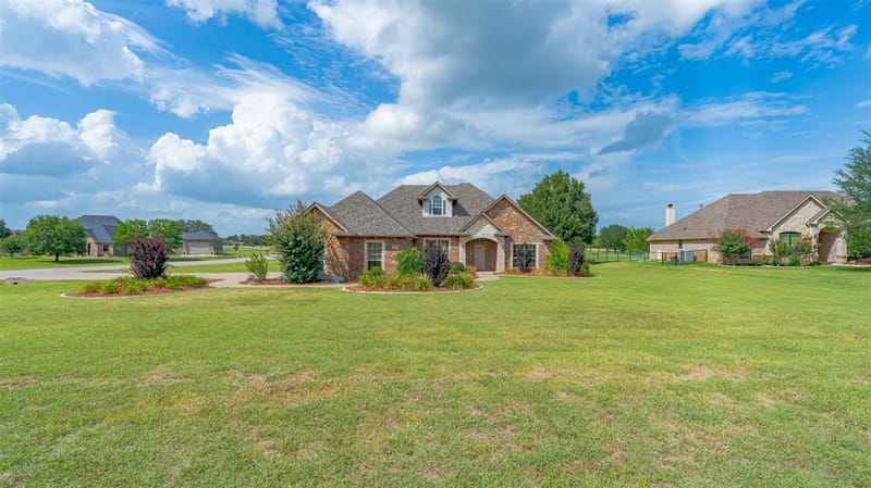 2300 E Emerald Bend Court, Granbury TX 76049 - Photo 33