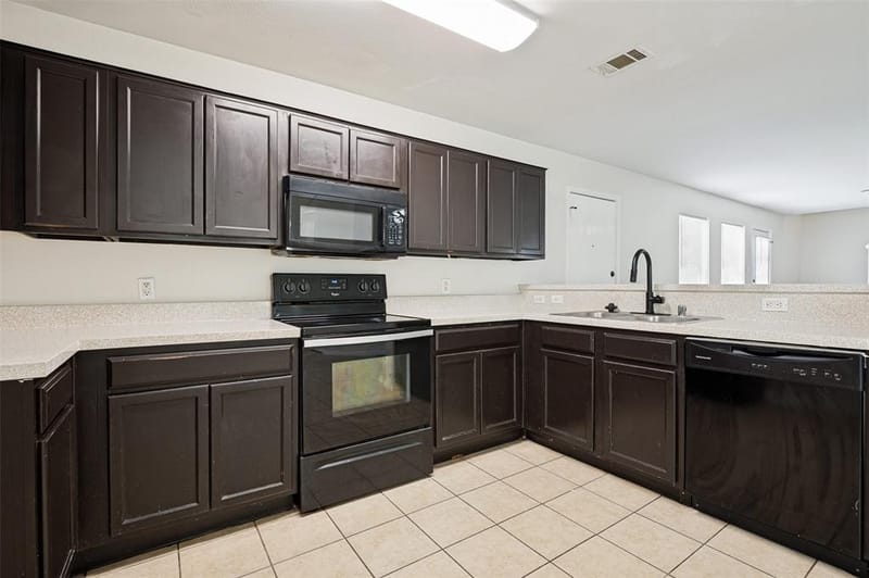 614 Hearthstone Drive, Lancaster TX 75146 - Photo 9