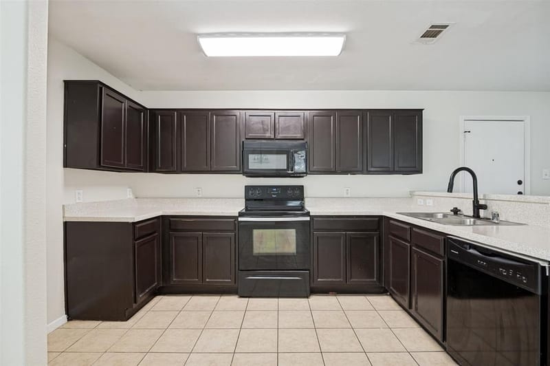614 Hearthstone Drive, Lancaster TX 75146 - Photo 8