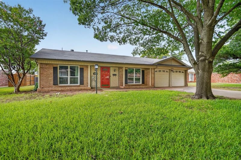 5016 Saint Lawrence Road, Fort Worth TX 76103 - Photo 2