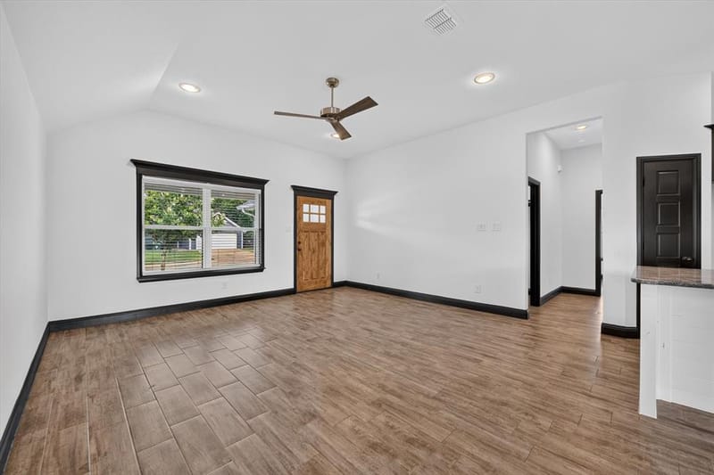 106 Clover Circle, Weatherford TX 76086 - Photo 6