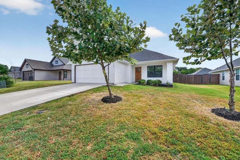 106 Clover Circle, Weatherford TX 76086 - Photo 3