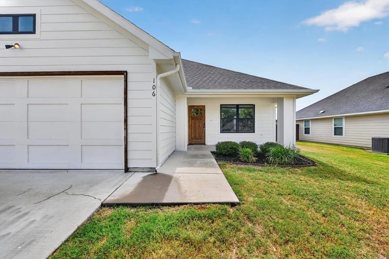 106 Clover Circle, Weatherford TX 76086 - Photo 4