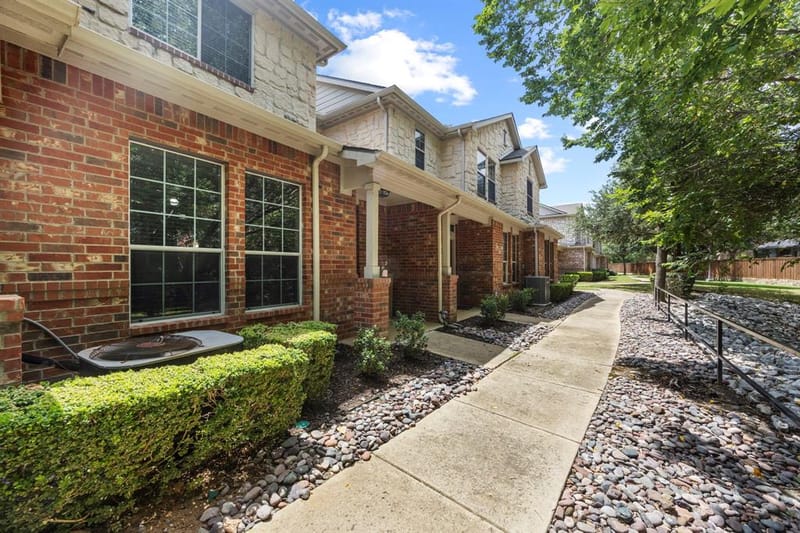 2741 Olympic Park Drive, Grand Prairie TX 75050 - Photo 2