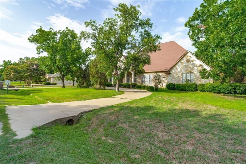 9709 Divot Drive, Granbury TX 76049 - Photo 2