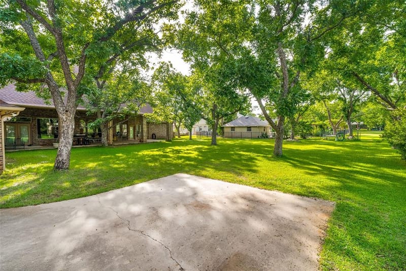 9709 Divot Drive, Granbury TX 76049 - Photo 32