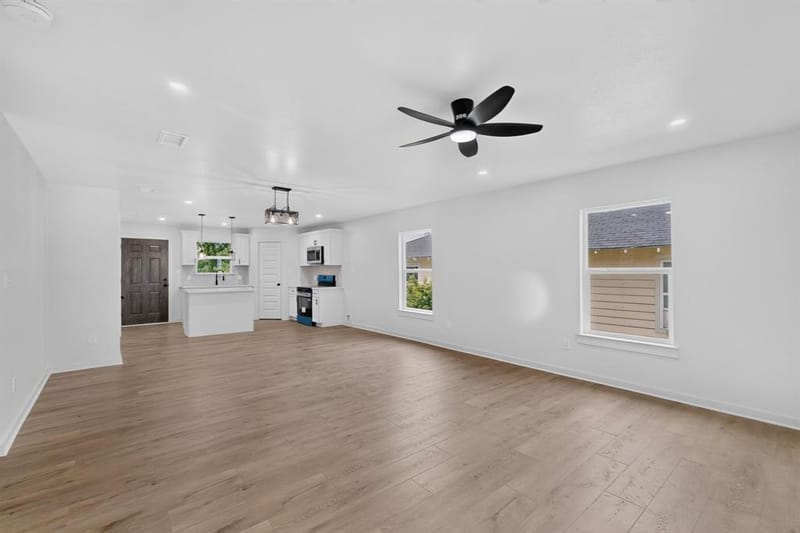 1531 Iowa Avenue, Dallas TX 75216 - Photo 9