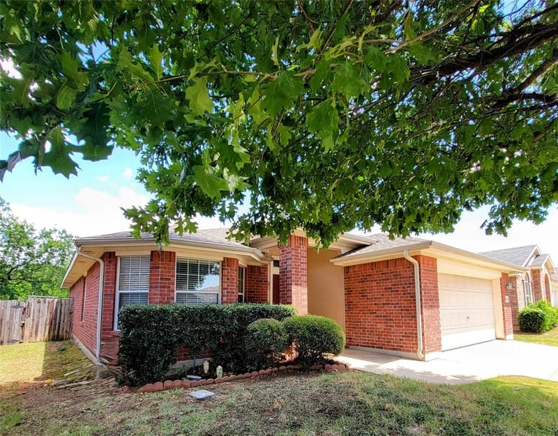 8033 Summer Stream Drive, Fort Worth TX 76134 - Photo 3