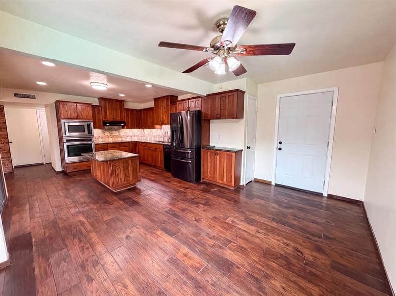 530 Shadowcrest Lane, Coppell TX 75019 - Photo 2