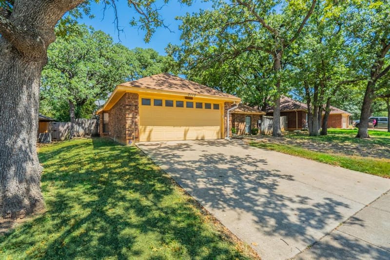 2119 Turf Club Drive, Arlington TX 76017 - Photo 2