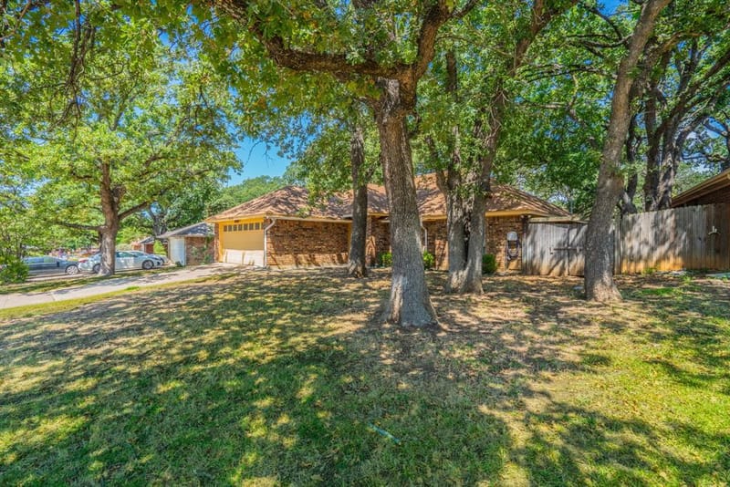 2119 Turf Club Drive, Arlington TX 76017 - Photo 3