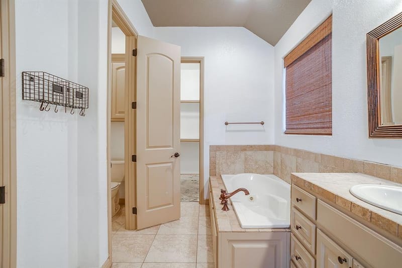 9704 Trinity Court, Granbury TX 76049 - Photo 23