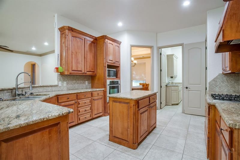 9704 Trinity Court, Granbury TX 76049 - Photo 12
