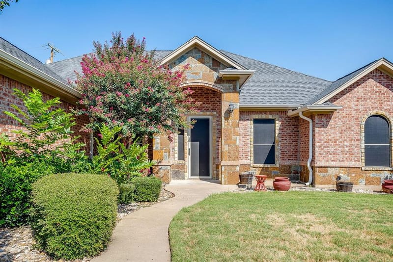 9704 Trinity Court, Granbury TX 76049 - Photo 3