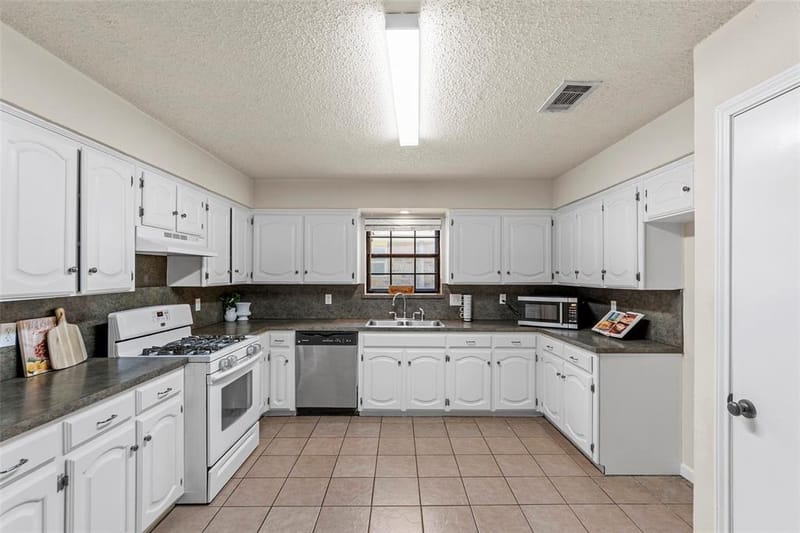 506 Willowcrest Drive, Garland TX 75040 - Photo 16