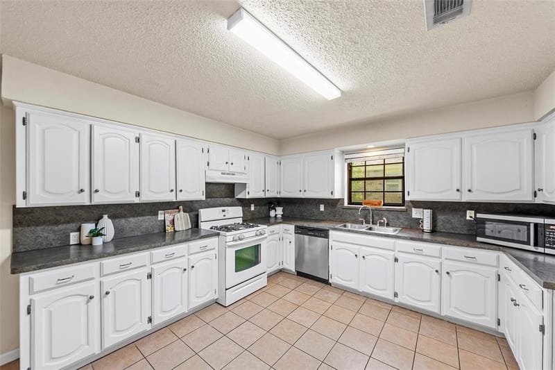 506 Willowcrest Drive, Garland TX 75040 - Photo 18