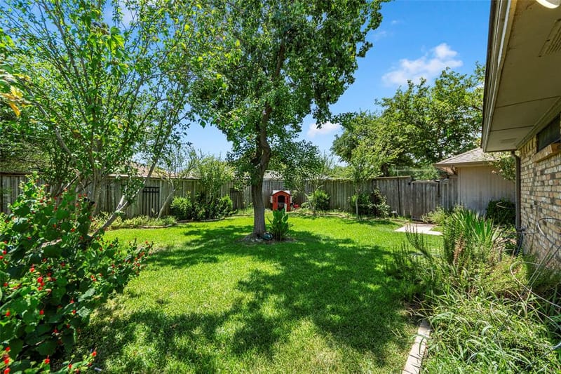 506 Willowcrest Drive, Garland TX 75040 - Photo 4