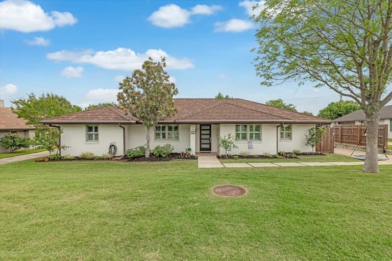 27 Crestwood Drive, Trophy Club TX 76262 - Photo 2