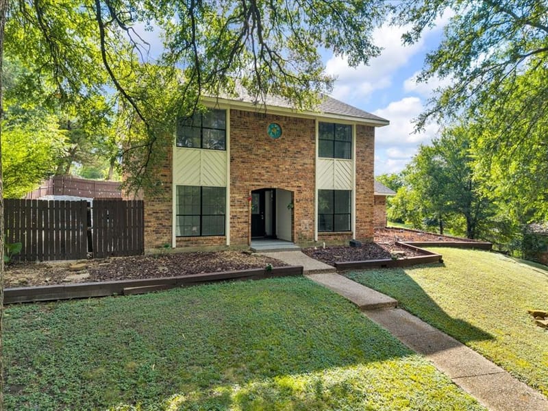 392 Creekwood Drive, Lancaster TX 75146 - Photo 6