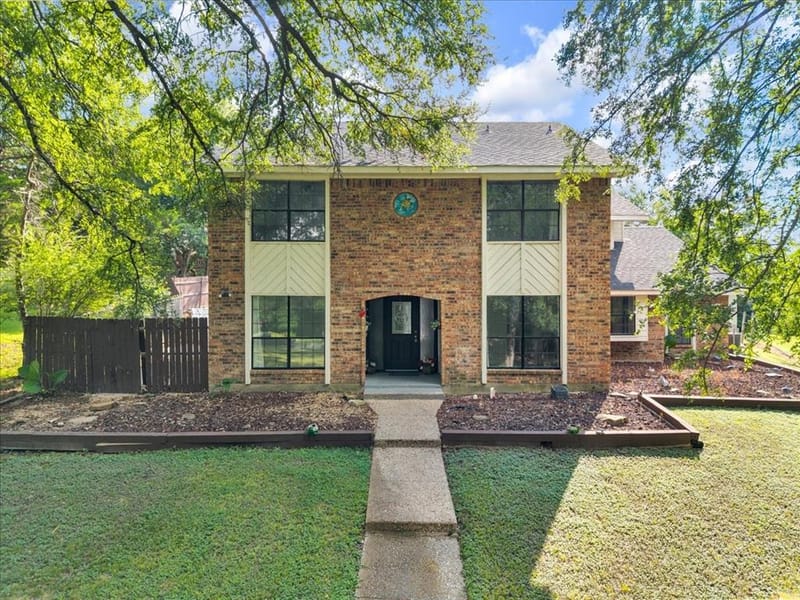 392 Creekwood Drive, Lancaster TX 75146 - Photo 4