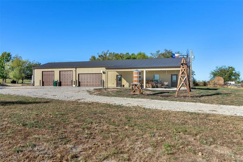 1158 County Road 1240, Savoy TX 75479 - Photo 2