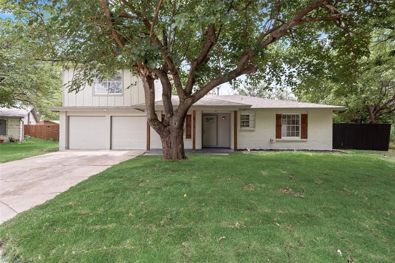 3715 Maxwell Court, Arlington TX 76015 - Photo 3