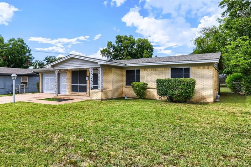 1405 Oak Grove Road, Fort Worth TX 76134 - Photo 3