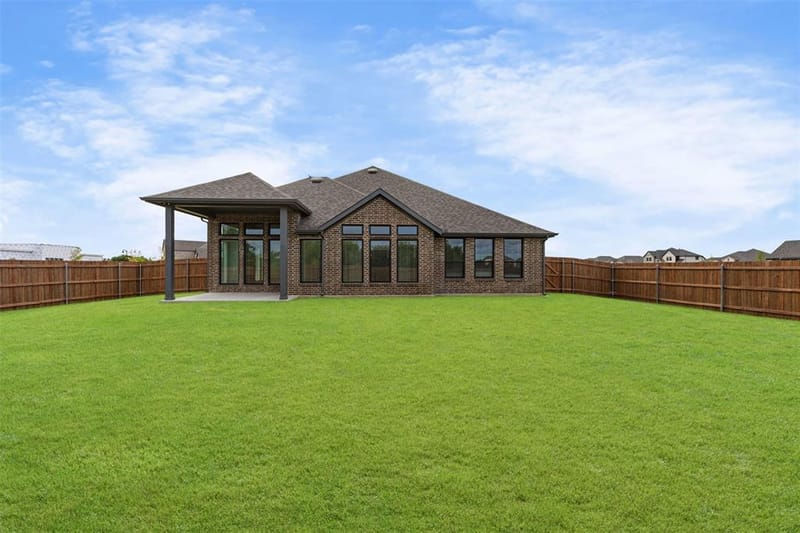 552 Holiday Avenue, Waxahachie TX 75165 - Photo 34