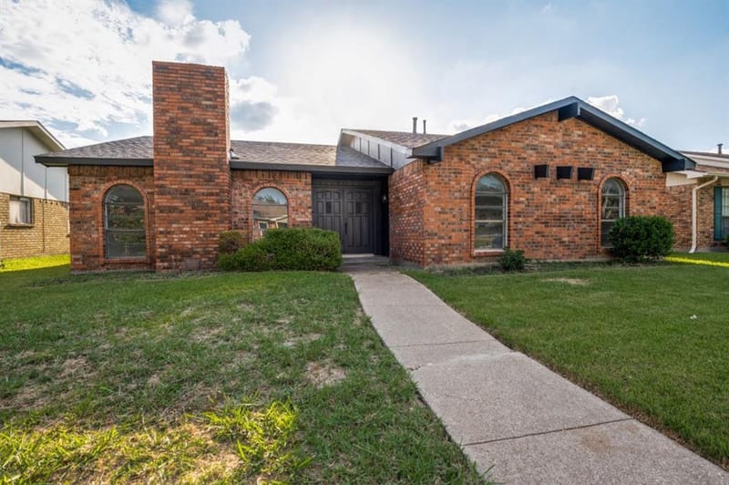 1910 Rambling Ridge Lane, Carrollton TX 75007 - Photo 2