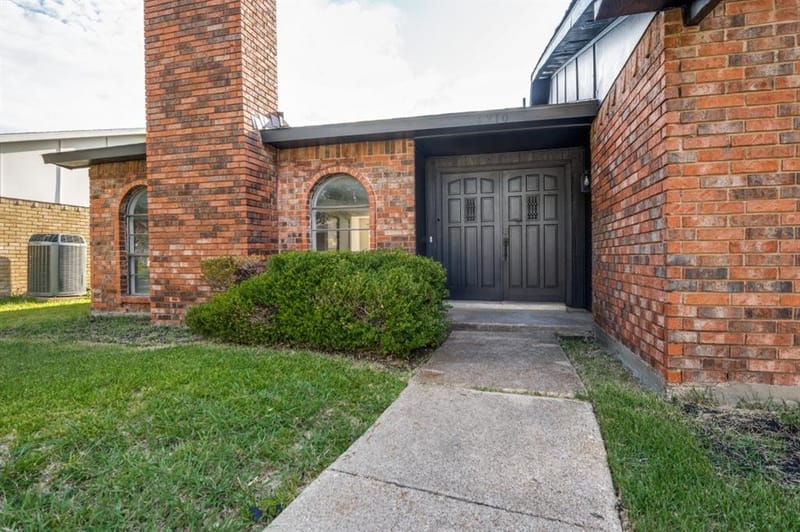 1910 Rambling Ridge Lane, Carrollton TX 75007 - Photo 3