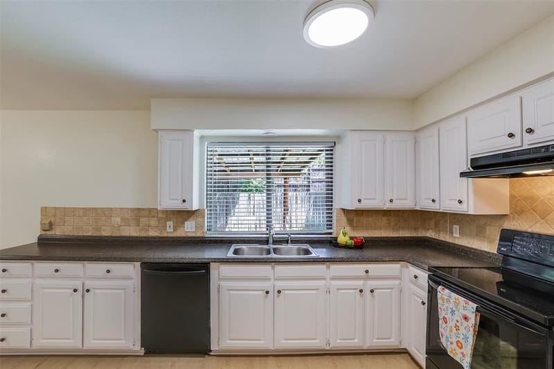 2703 Partridge Avenue, Arlington TX 76017 - Photo 7