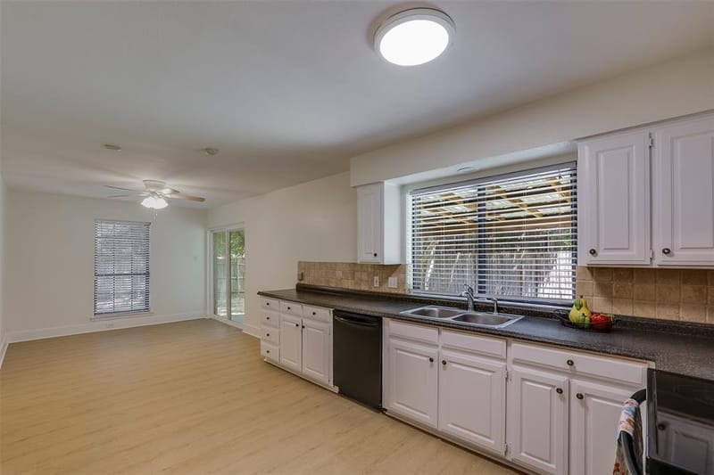 2703 Partridge Avenue, Arlington TX 76017 - Photo 8