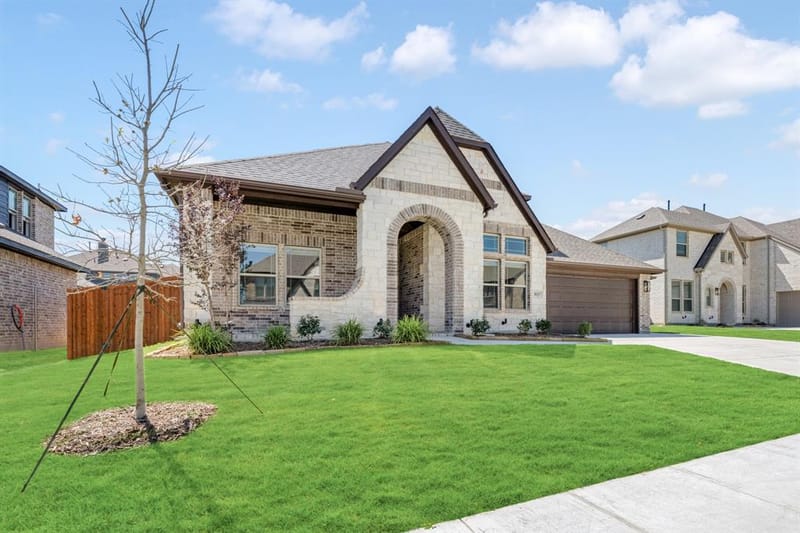 1025 Emerald Trace Drive, Justin TX 76247 - Photo 3