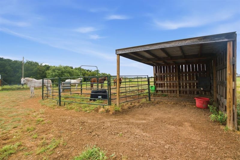 660 County Road 127, Stephenville TX 76401 - Photo 35