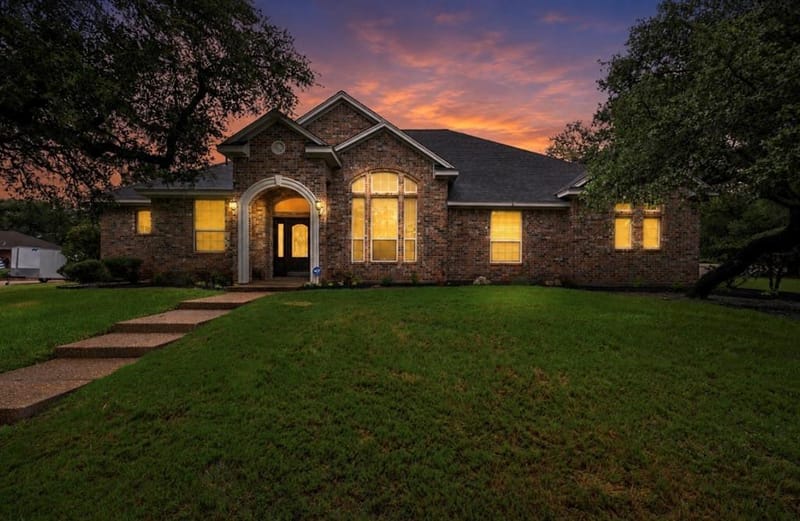 100 Laurel Oaks Lane, Crawford TX 76638 - Photo 2