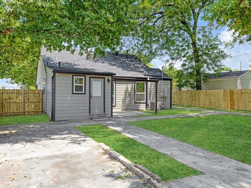 833 Springbrook Drive, Fort Worth TX 76107 - Photo 23