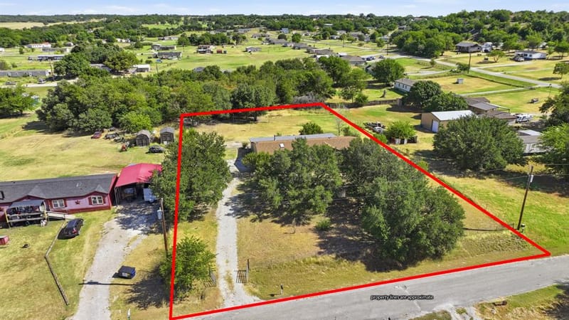110 Draper Drive, Springtown TX 76082 - Photo 3