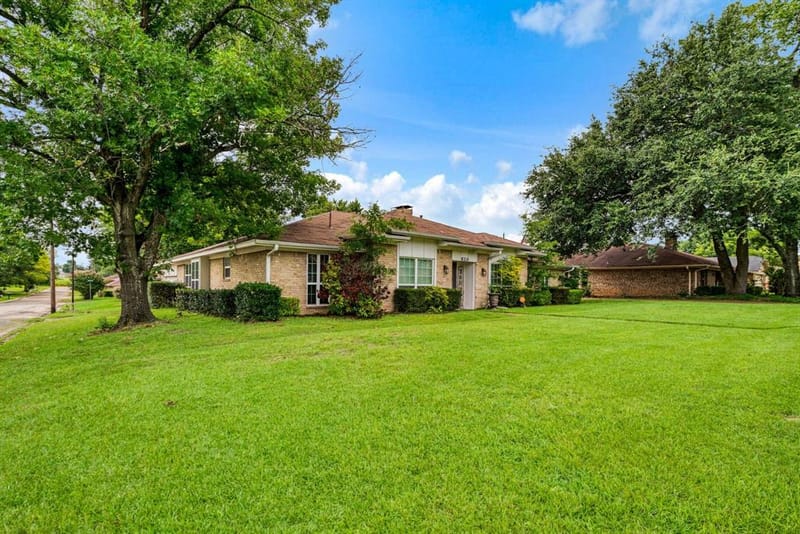 820 NE 32nd, Paris TX 75460 - Photo 2