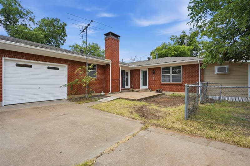 206 Mcanear Street, Cleburne TX 76033 - Photo 17