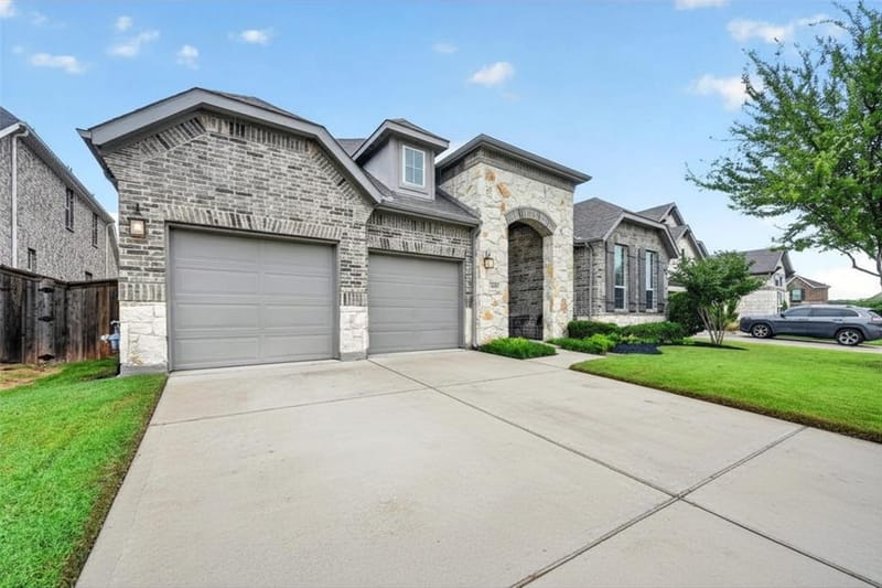 713 Rous Falls Drive, McKinney TX 75071 - Photo 2