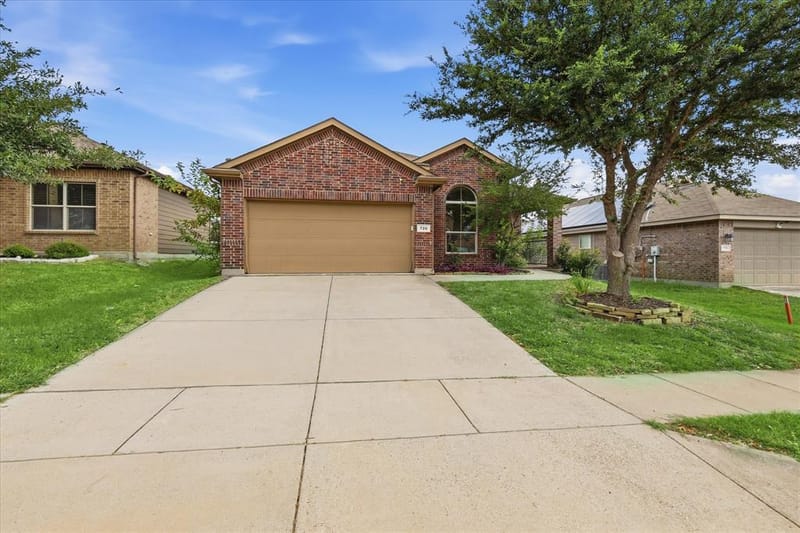 720 Rio Bravo Drive, Fort Worth TX 76052 - Photo 2