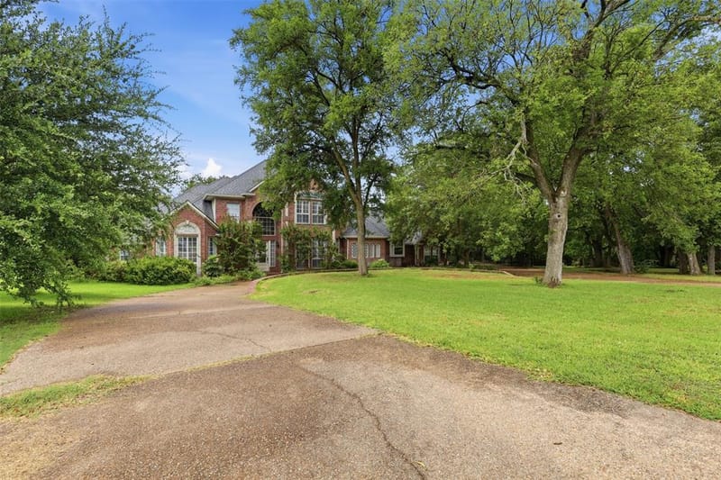 351 Cattlebaron Parc Drive, Fort Worth TX 76108 - Photo 2