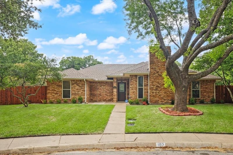 107 Buffalo Creek Circle, Waxahachie TX 75165 - Photo 2