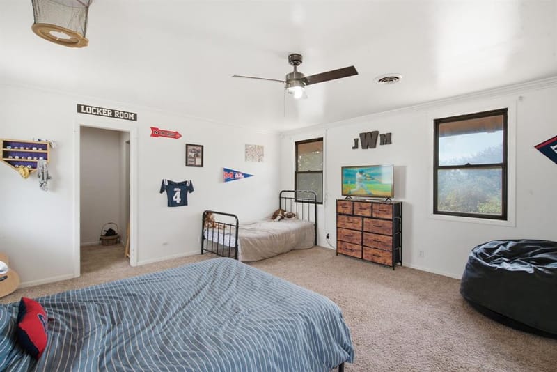 904 W Belknap Street, Jacksboro TX 76458 - Photo 23