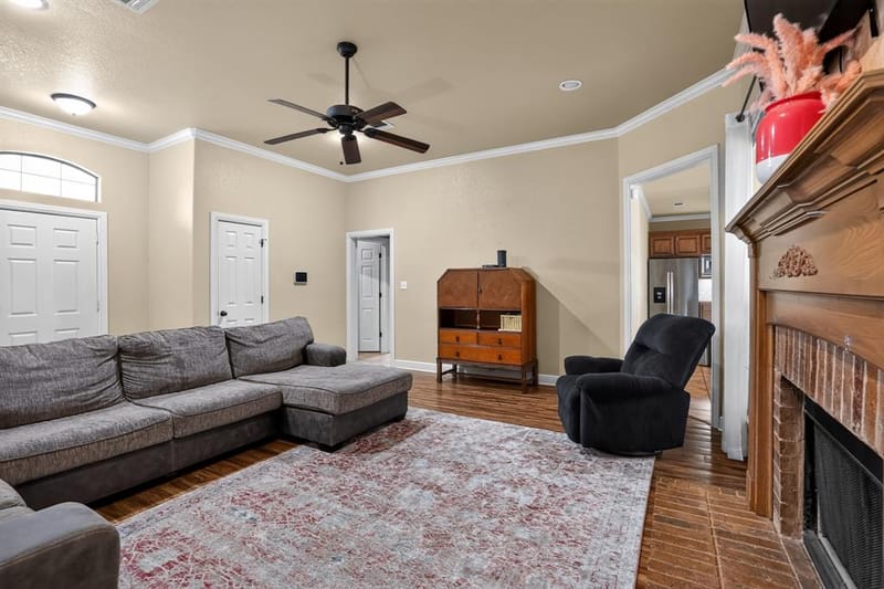 1301 Hyde Park Boulevard, Cleburne TX 76033 - Photo 6