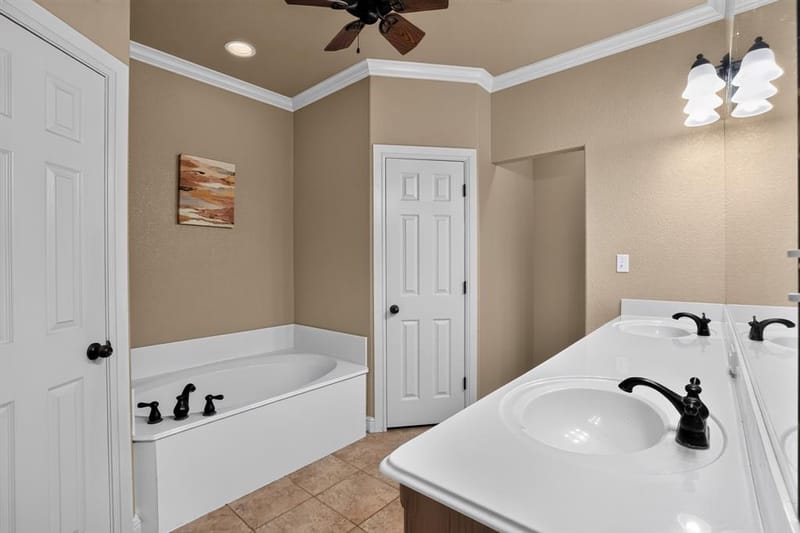 1301 Hyde Park Boulevard, Cleburne TX 76033 - Photo 16