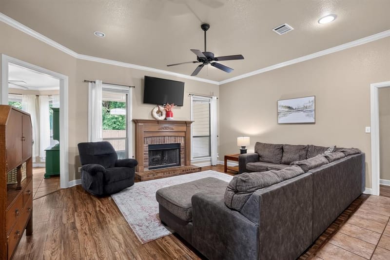 1301 Hyde Park Boulevard, Cleburne TX 76033 - Photo 5