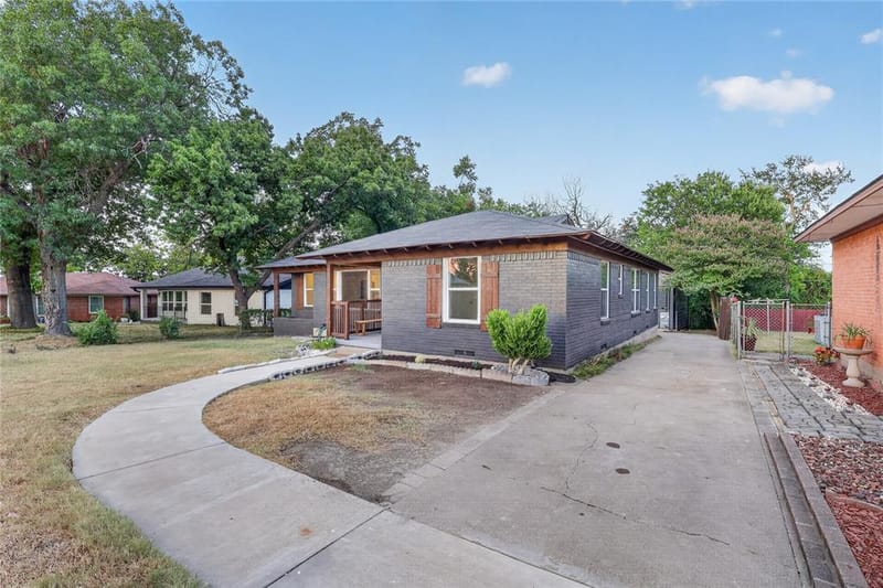 835 Glen Arbor Drive, Dallas TX 75241 - Photo 2