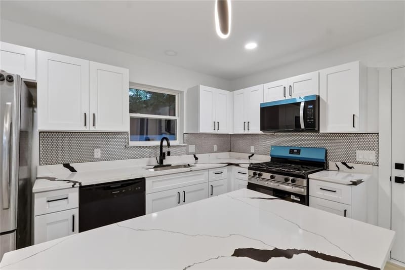 835 Glen Arbor Drive, Dallas TX 75241 - Photo 13