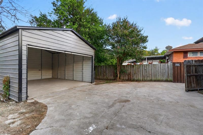 835 Glen Arbor Drive, Dallas TX 75241 - Photo 5
